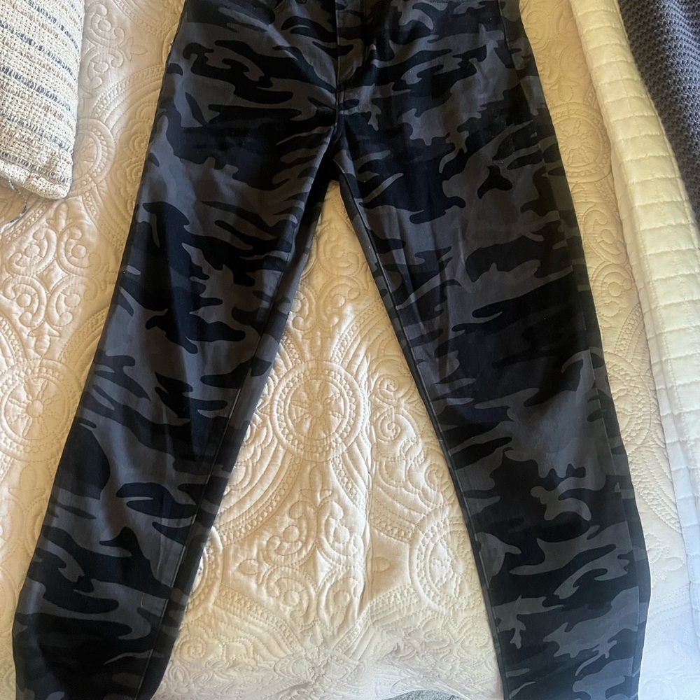 Women skinny camouflage pants